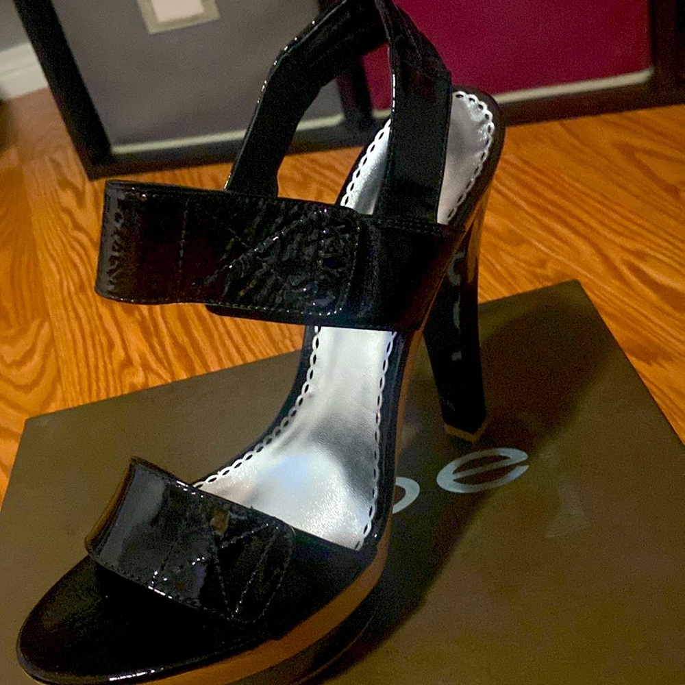 Bebe patent leather heals black size 10